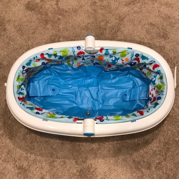 baby balloon bathtub